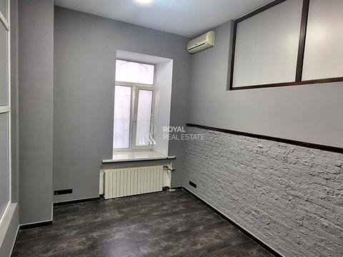 комерційна за адресою Академіка Богомольця вул., 5