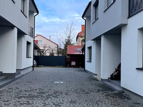 дом по адресу Степана Бандери, 1