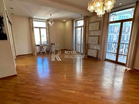 комерційна за адресою Хрещатик вул. (Kreschatic), 25