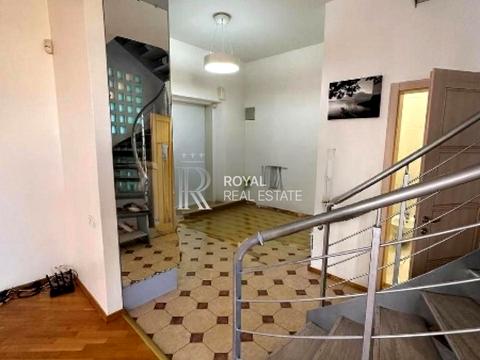 комерційна за адресою Хрещатик вул. (Kreschatic), 25