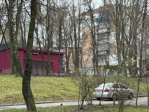 комерційна за адресою Інститутська вул., 20/1