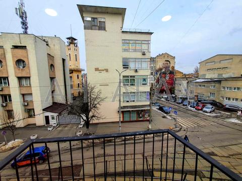 комерційна за адресою Межигірська вул., 3