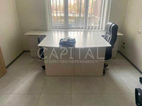 комерційна за адресою Анни Ахматової вул., 22