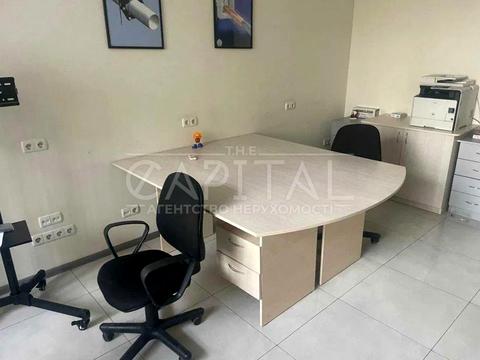 комерційна за адресою Анни Ахматової вул., 22