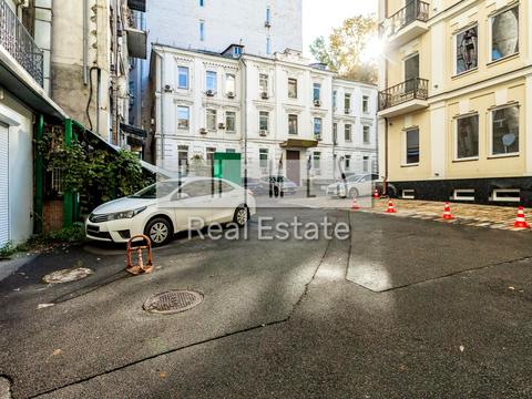 комерційна за адресою Музейний пров., 2