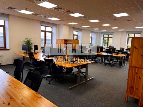 комерційна за адресою Верхній Вал вул., 10