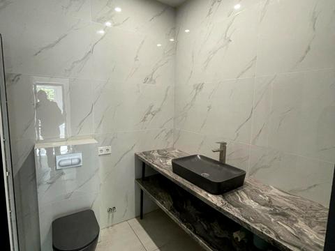 комерційна за адресою Золотоустівська вул., 52