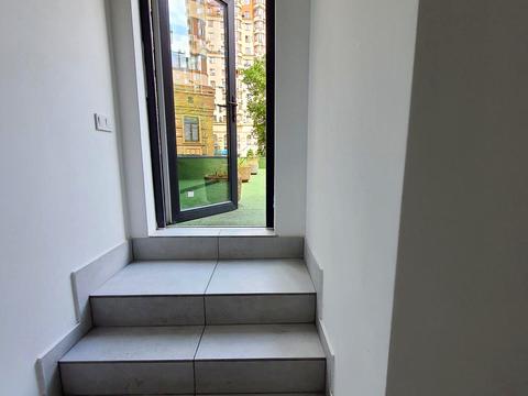 комерційна за адресою Золотоустівська вул., 52