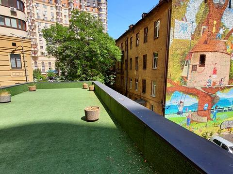 комерційна за адресою Золотоустівська вул., 52