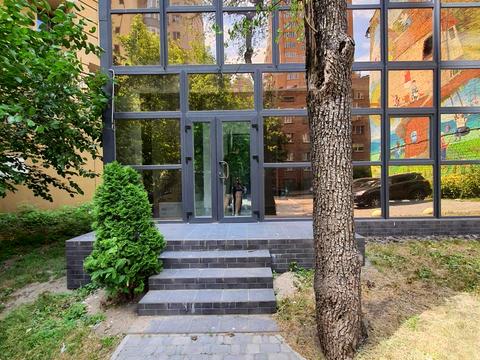 комерційна за адресою Золотоустівська вул., 52