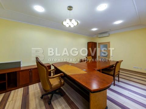 комерційна за адресою Саксаганського вул., 67