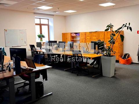 комерційна за адресою Верхній Вал вул., 10