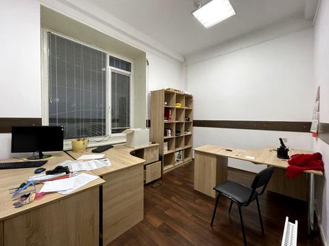 комерційна за адресою Стратегічне шосе (Науки), 2-А