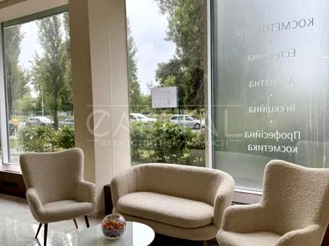 комерційна за адресою Русанівська набережна вул., 8