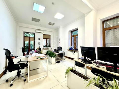 комерційна за адресою Жилянська вул., 72-А