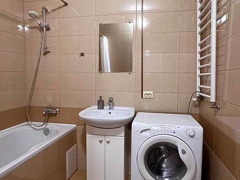 квартира за адресою Чорновола вул., 11