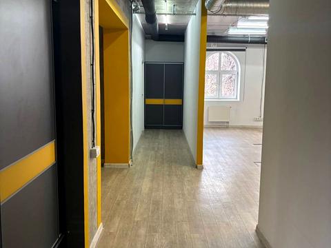 комерційна за адресою Воздвиженська вул., 45