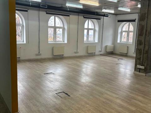 комерційна за адресою Воздвиженська вул., 45