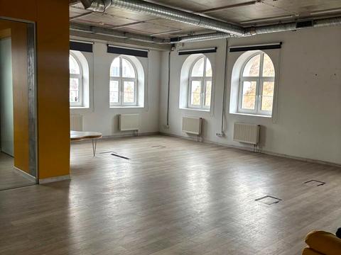 комерційна за адресою Воздвиженська вул., 45