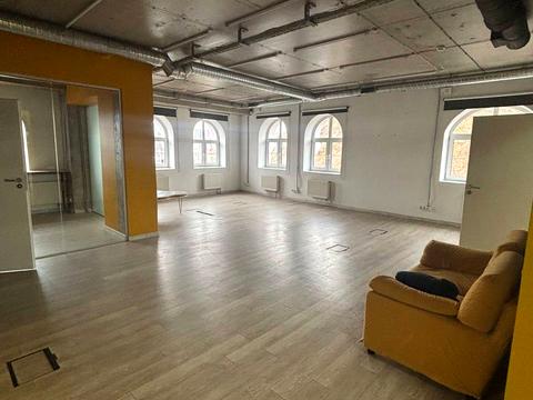 комерційна за адресою Воздвиженська вул., 45