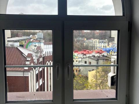 комерційна за адресою Воздвиженська вул., 45