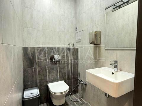 комерційна за адресою Жилянська вул., 68