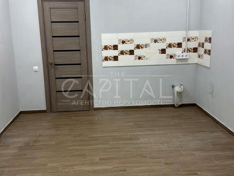 комерційна за адресою Макаренка вул., 1-А