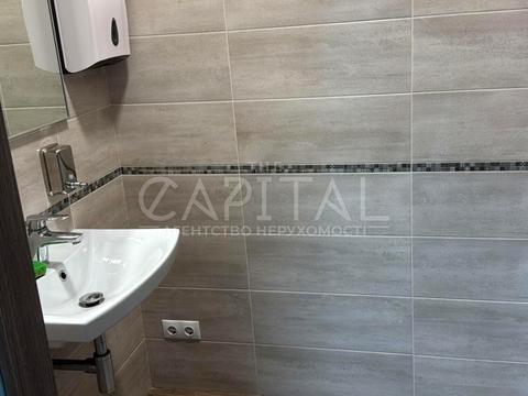 комерційна за адресою Макаренка вул., 1-А