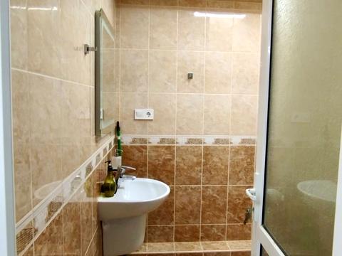 комерційна за адресою Карла Мікльоша вул., 11