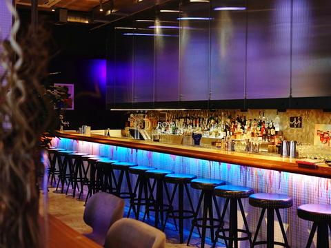 коммерческая по адресу Антоновича ул. (Горького), 81