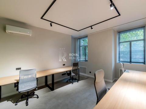 комерційна за адресою Хмельницького Богдана, 9