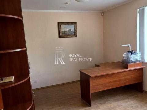 комерційна за адресою Загорівська вул. (Багговутівська), 17-21