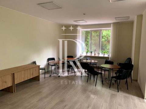 комерційна за адресою Василя Тютюнника вул. (Анрі Барбюса), 5