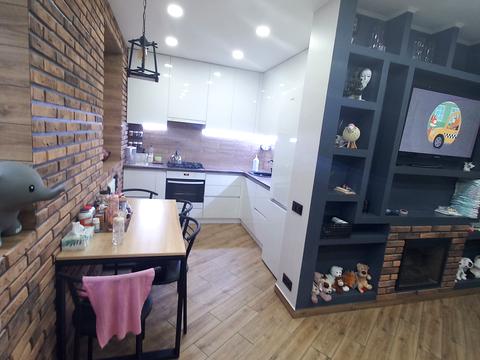 квартира за адресою Космонавтів вул., 12