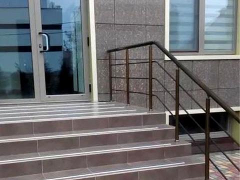 коммерческая по адресу Литературная ул., 12