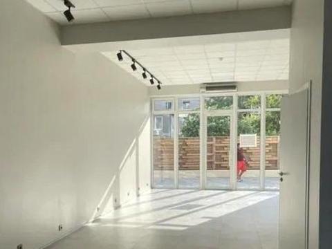 комерційна за адресою Львівська вул., 15б