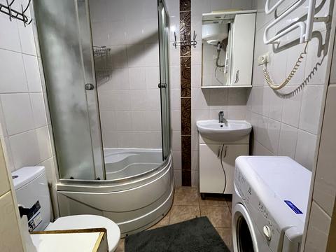 квартира за адресою Віри Холодної пл., 3