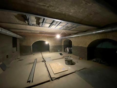 комерційна за адресою Еспланадна вул., 2