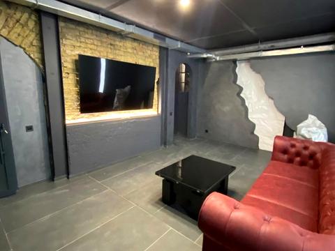 комерційна за адресою Еспланадна вул., 2