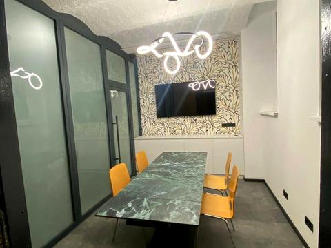 комерційна за адресою Еспланадна вул., 2