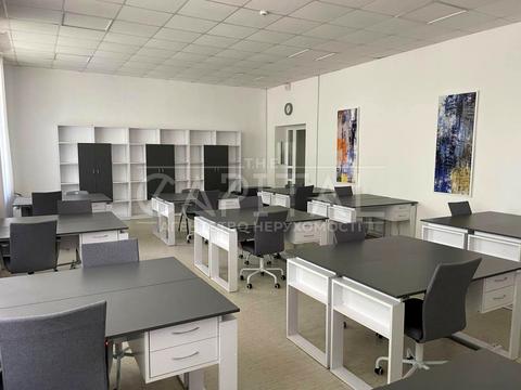 комерційна за адресою Вадима Гетьмана вул., 2