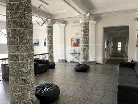 комерційна за адресою Вадима Гетьмана вул., 2