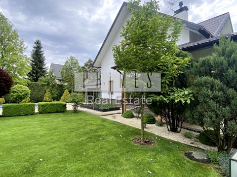 будинок за адресою Космонавтів