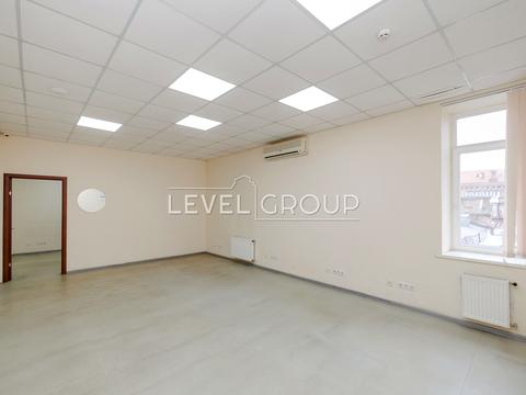 комерційна за адресою Круглоуніверситетська вул., 3-5