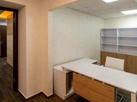 комерційна за адресою Зоопаркова вул., 1