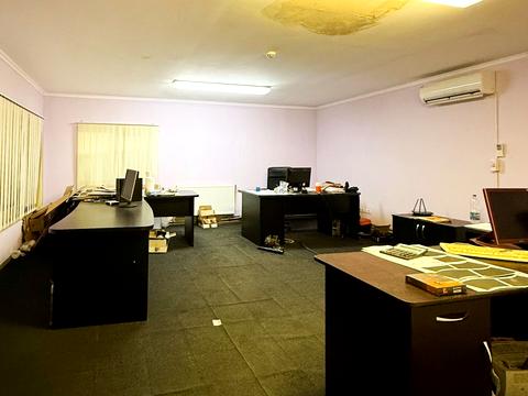 комерційна за адресою Богдана Хмельницького вул., 109ж