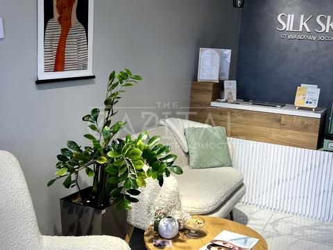 комерційна за адресою Петрівська вул., 1