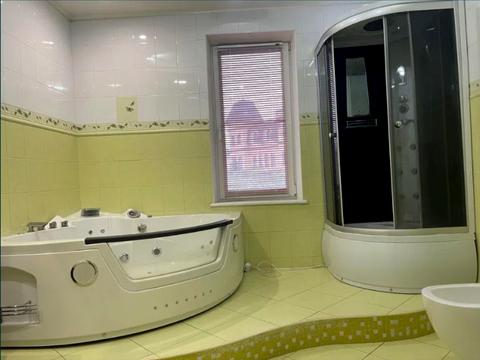 будинок за адресою Квітнева вул.