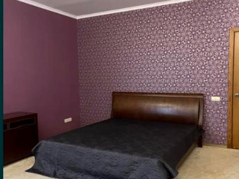 будинок за адресою Квітнева вул.