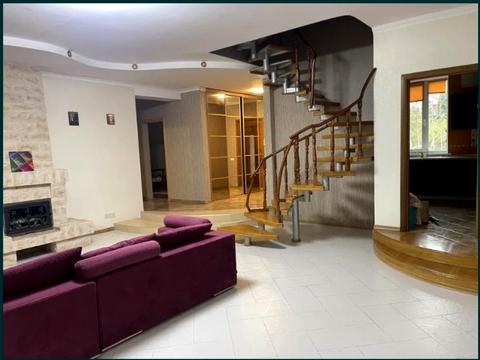 будинок за адресою Квітнева вул.